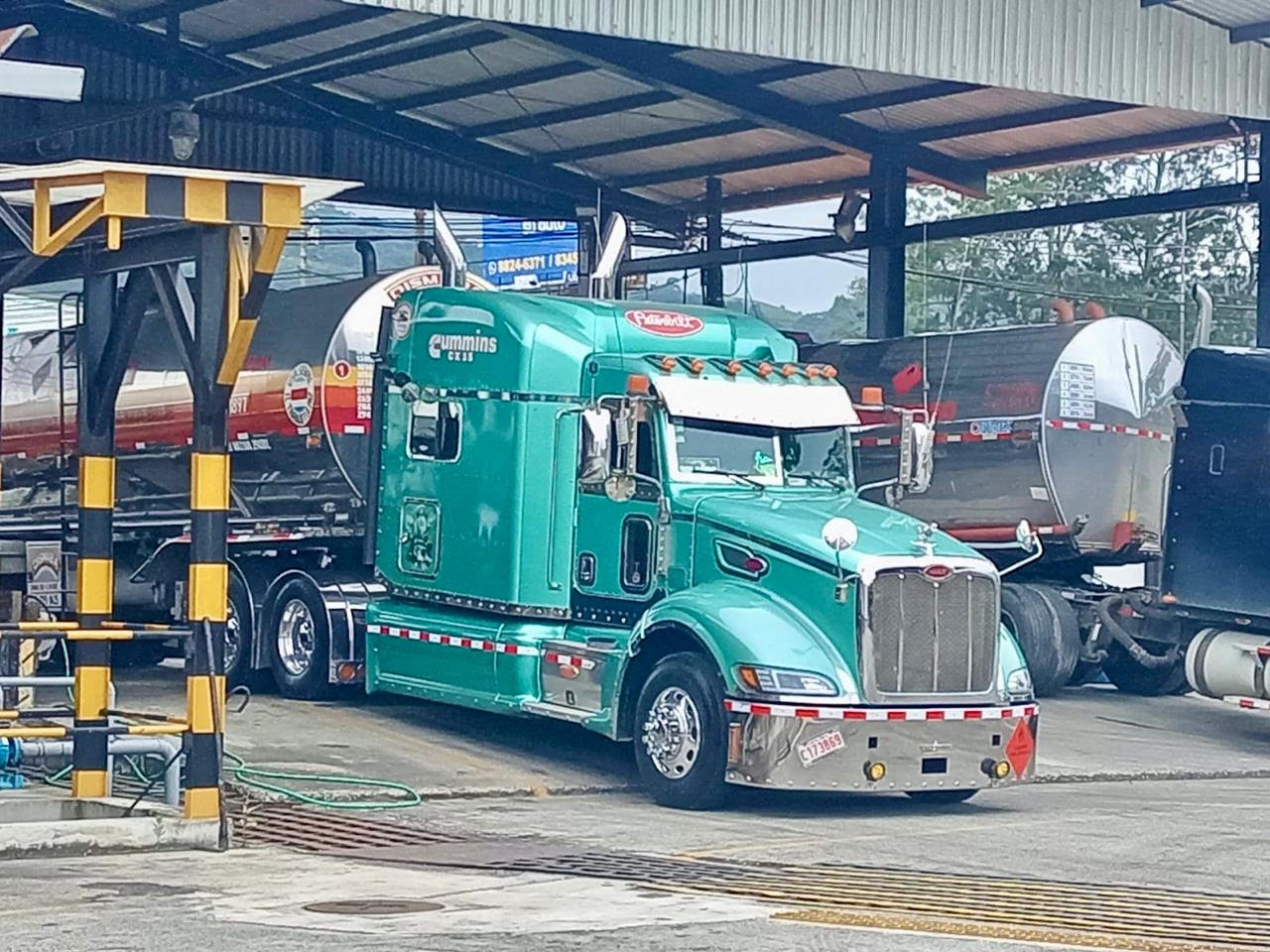 Cisterna de transporte de diesel costa rica